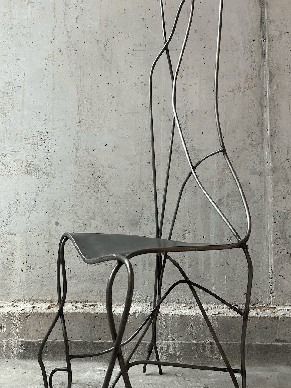 Handmade sculptural metal chair 1980s - Collectors - Net.Work