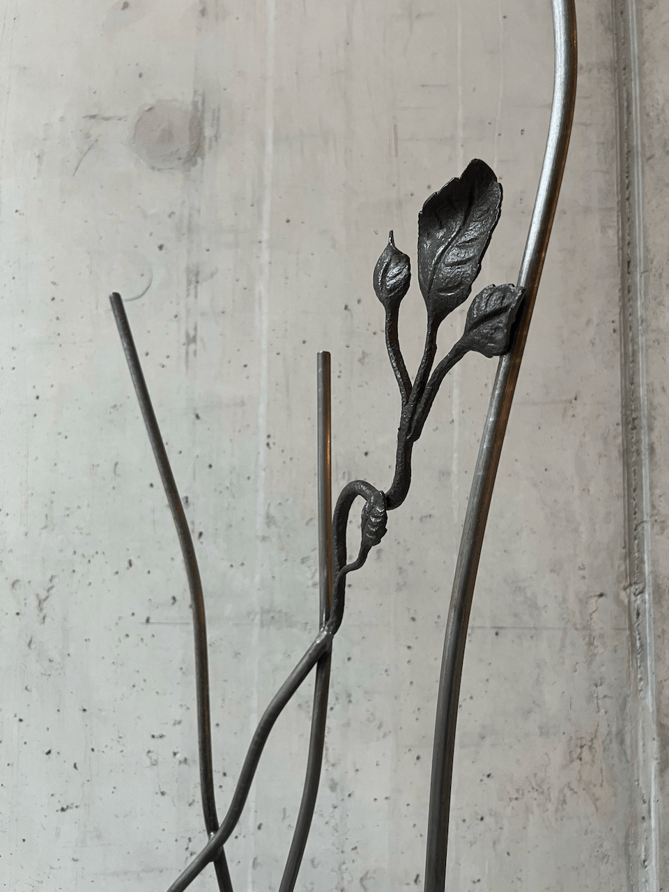 Handmade sculptural metal chair 1980s - Collectors - Net.Work