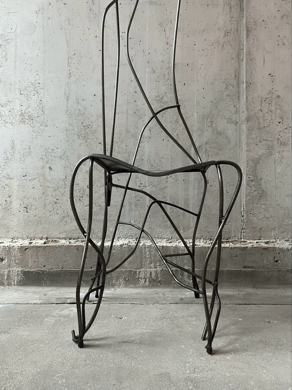 Handmade sculptural metal chair 1980s - Collectors - Net.Work