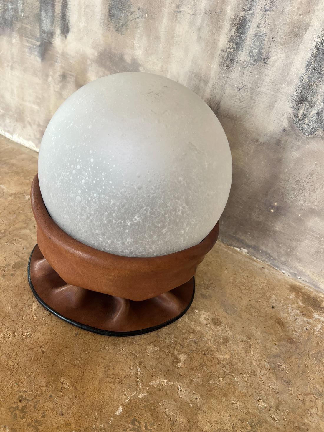 Rare Nova Tecno Table Lamp in Leather and Frosted Glass, Italy, 1970s - Collectors - Net.Work