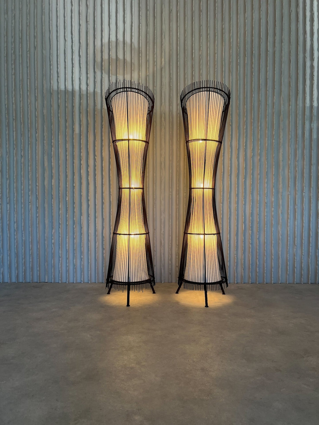Set of French sculptural Kobe floor lamps - Collectors - Net.Work